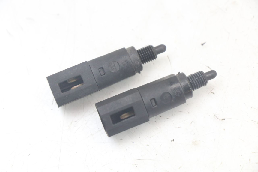 photo de INTERRUTTORE STOP PIAGGIO LIBERTY 125 (2009 - 2013) - Zoom sullo stato d'uso