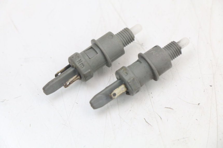 photo de INTERRUTTORE STOP PEUGEOT LUDIX 50 (2005 - 2007) - Zoom sullo stato d'uso