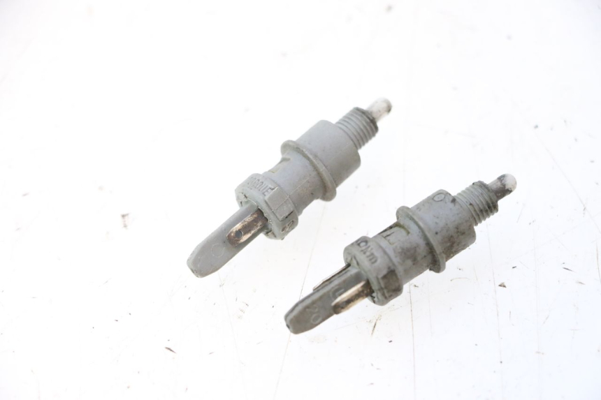 photo de INTERRUTTORE STOP PEUGEOT LUDIX ONE 50 (2004 - 2006) - Zoom sullo stato d'uso
