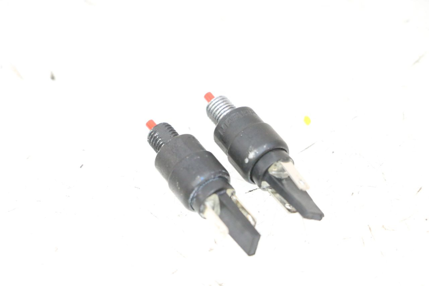 photo de INTERRUTTORE STOP PIAGGIO MP3 HPE 310 (2024 - 2025) - Dettaglio del componente