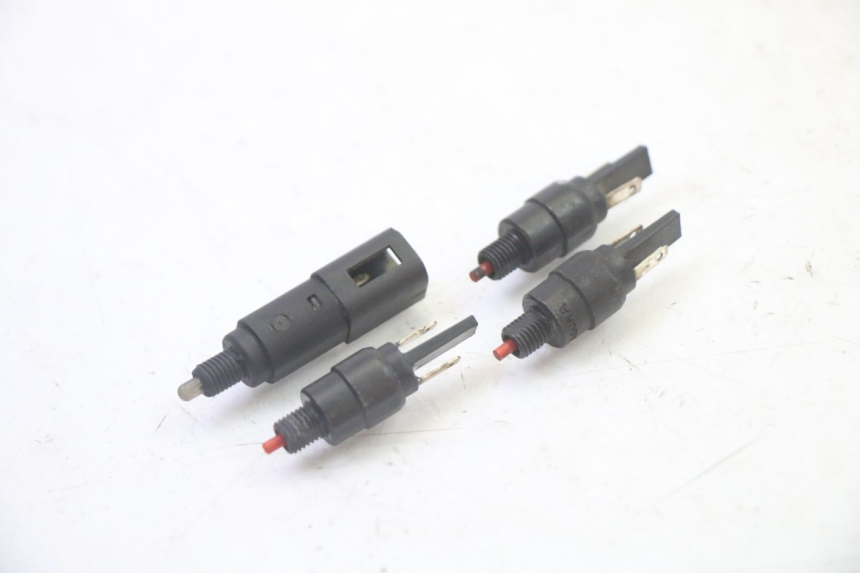 photo de INTERRUTTORE STOP PIAGGIO MP3 LT 300 (2010 - 2016) - Dettaglio del componente