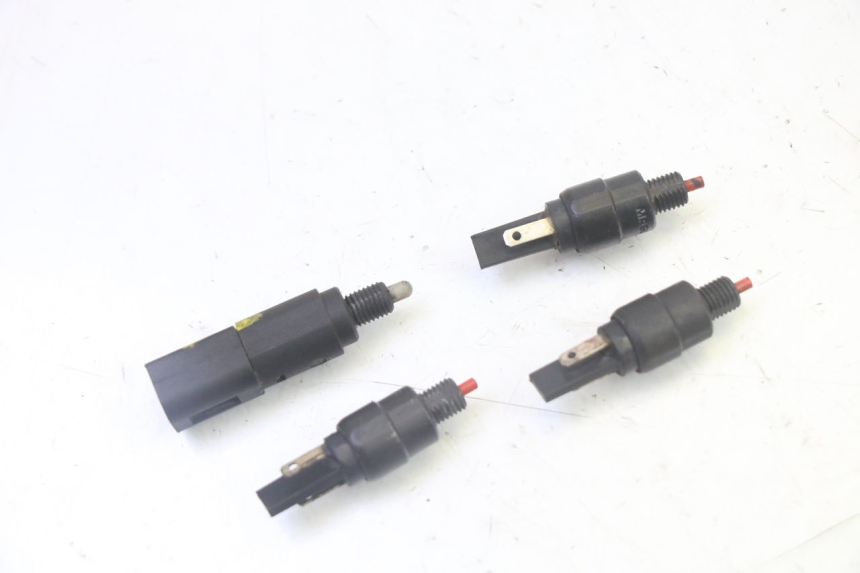 photo de INTERRUTTORE STOP PIAGGIO MP3 LT 300 (2010 - 2016) - Zoom sullo stato d'uso