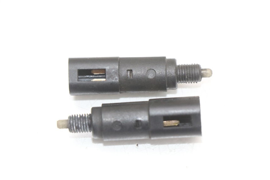 photo de INTERRUTTORE STOP PIAGGIO MP3 125 (2006 - 2014) - Vista principale