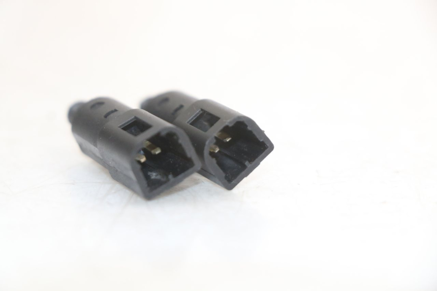 photo de INTERRUTTORE STOP PIAGGIO MP3 125 (2006 - 2014) - Altra angolazione