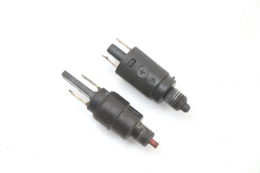 photo de INTERRUTTORE STOP PIAGGIO MP3 500 (2011 - 2015) - Zoom sullo stato d'uso
