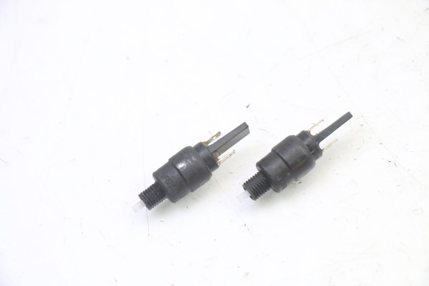 photo de INTERRUTTORE STOP PIAGGIO MP3 RL 250 (2006 - 2010) - Vista principale