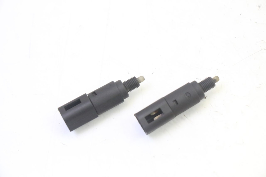 photo de INTERRUTTORE STOP PIAGGIO MP3 125 (2006 - 2014) - Dettaglio del componente