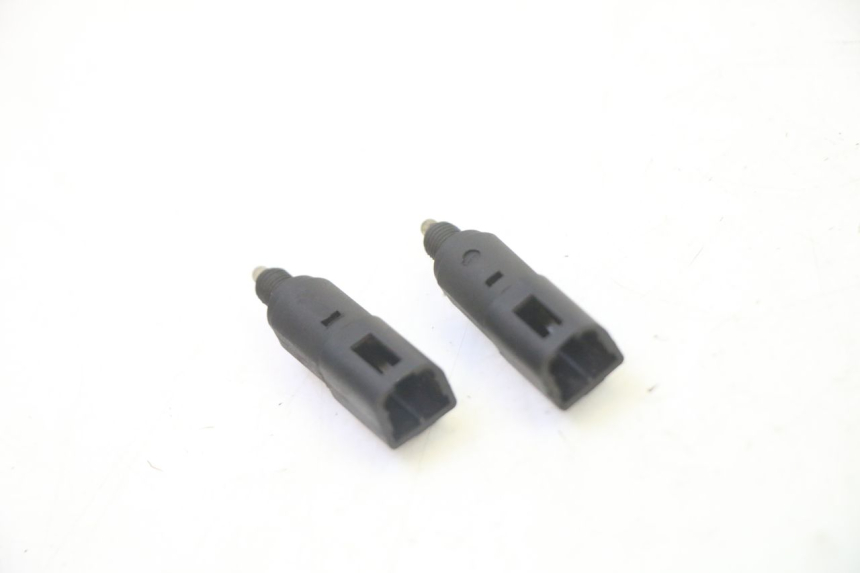 photo de INTERRUTTORE STOP PIAGGIO MP3 125 (2006 - 2014) - Altra angolazione