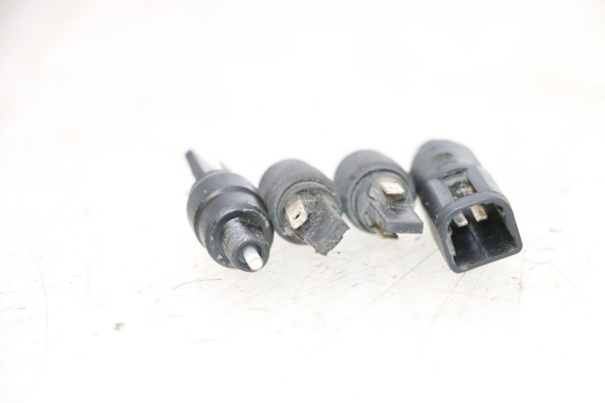 photo de INTERRUTTORE STOP PIAGGIO MP3 RL 250 (2006 - 2010) - Zoom sullo stato d'uso