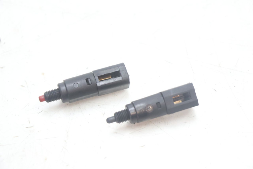 photo de INTERRUTTORE STOP PIAGGIO MP3 125 (2006 - 2014) - Vista principale