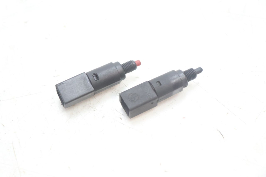 photo de INTERRUTTORE STOP PIAGGIO MP3 125 (2006 - 2014) - Dettaglio del componente