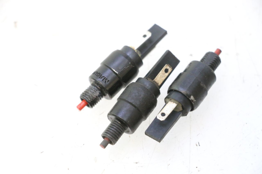 photo de INTERRUTTORE STOP PIAGGIO MP3 500 (2011 - 2015) - Vista principale