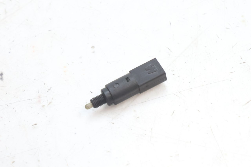 photo de INTERRUTTORE STOP PIAGGIO MP3 500 (2016 - 2018) - Zoom sullo stato d'uso