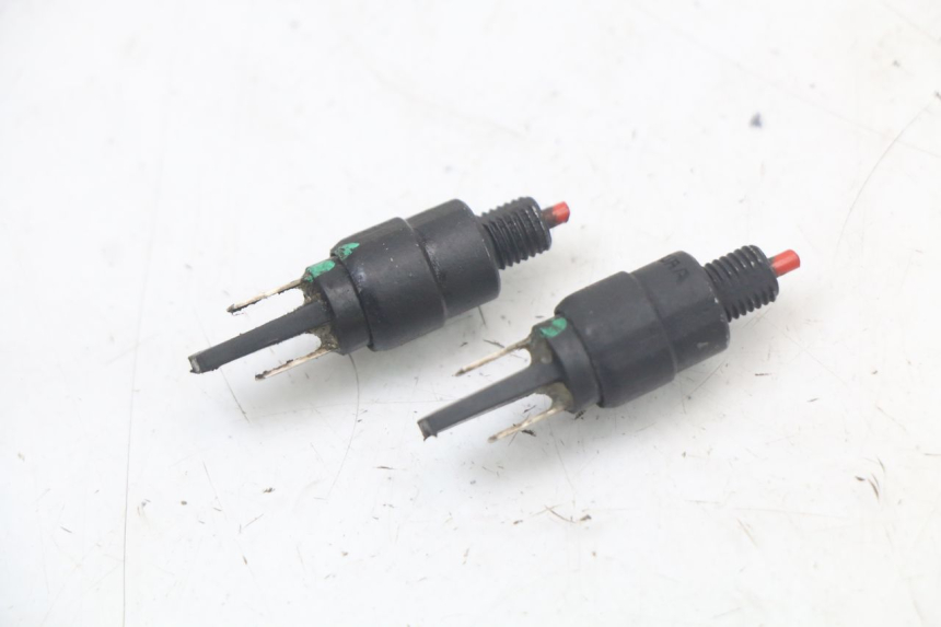 photo de INTERRUTTORE STOP PIAGGIO LIBERTY IGET 4T 50 (2021 - 2025) - Zoom sullo stato d'uso