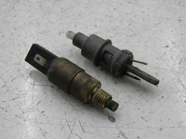 photo de Interruttore stop PIAGGIO LX 125 (1998 - 2000) - Vista principale