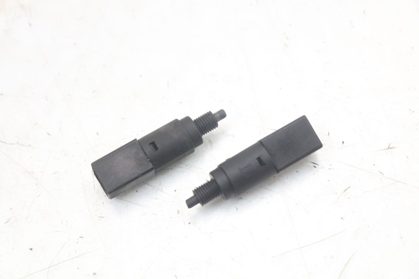 photo de INTERRUTTORE STOP PIAGGIO NEW TYPHOON 50 (2010 - 2017) - Zoom sullo stato d'uso