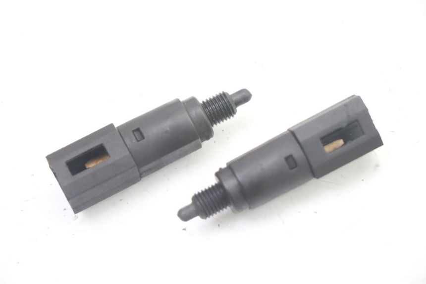 photo de INTERRUTTORE STOP PIAGGIO VESPA GRANTURISMO 125 (2003 - 2007) - Dettaglio del componente