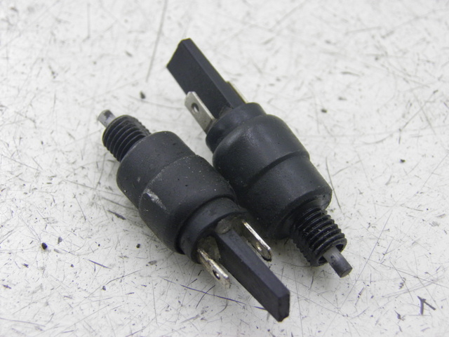 photo de INTERRUTTORE STOP PIAGGIO X7 125 (2007 - 2013) - Vista principale