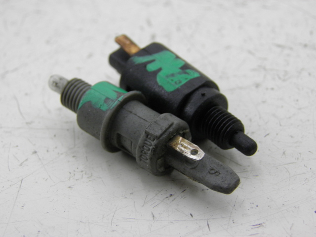 photo de Interruttore stop freno PIAGGIO ZIP 4T 50 (2001 - 2008) - Dettaglio del componente