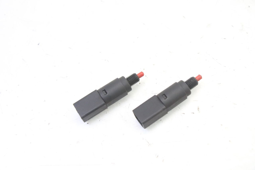 photo de INTERRUTTORE STOP GILERA RUNNER SL 50 (2006 - 2009) - Zoom sullo stato d'uso