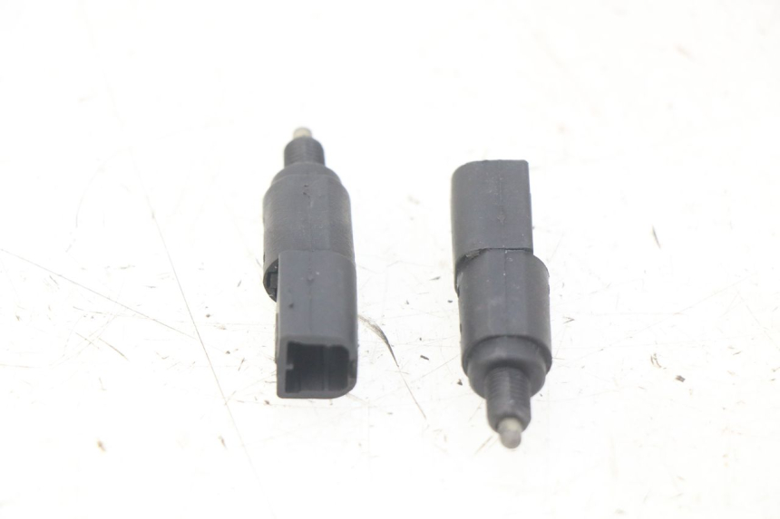 photo de INTERRUTTORE STOP GILERA RUNNER SP 50 (2009 - 2017) - Dettaglio del componente