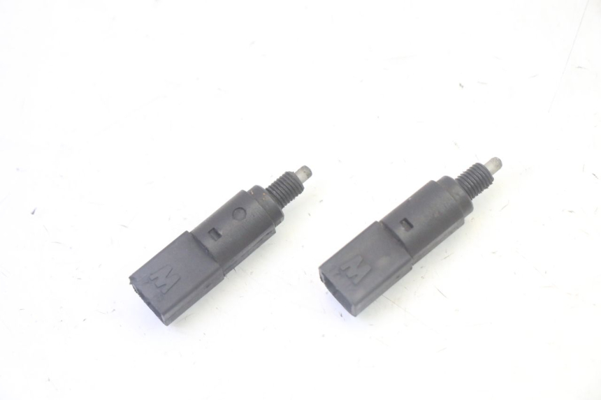 photo de INTERRUTTORE STOP GILERA RUNNER SP 50 (2009 - 2017) - Zoom sullo stato d'uso