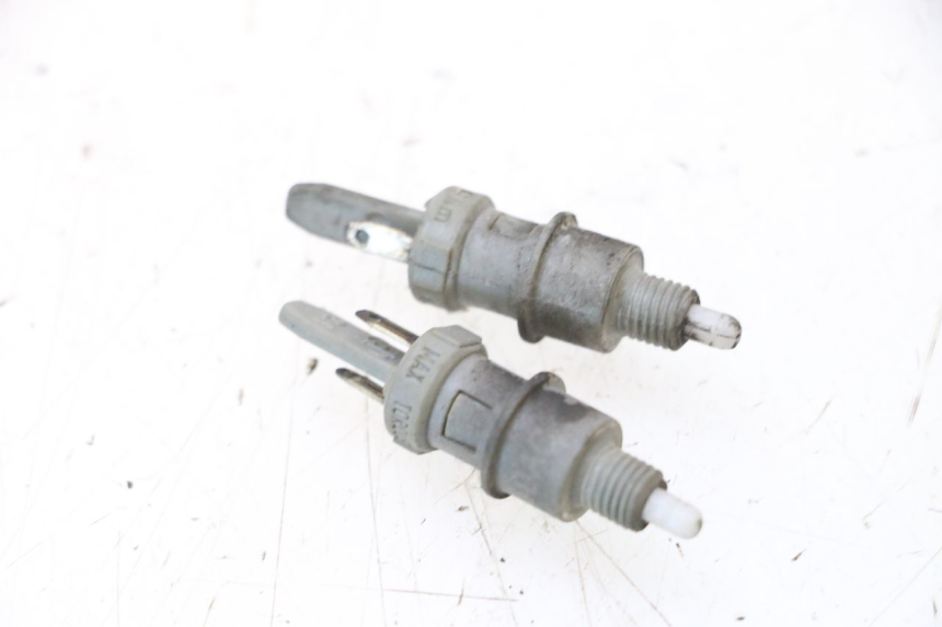 photo de INTERRUTTORE STOP PEUGEOT SATELIS COMPRESSOR K15 125 (2006 - 2009) - Vista principale