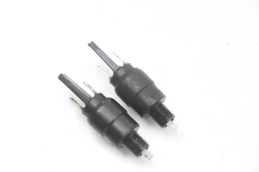 photo de INTERRUTTORE STOP APRILIA SR CARB LC 2T 50 (2004 - 2012) - Zoom sullo stato d'uso