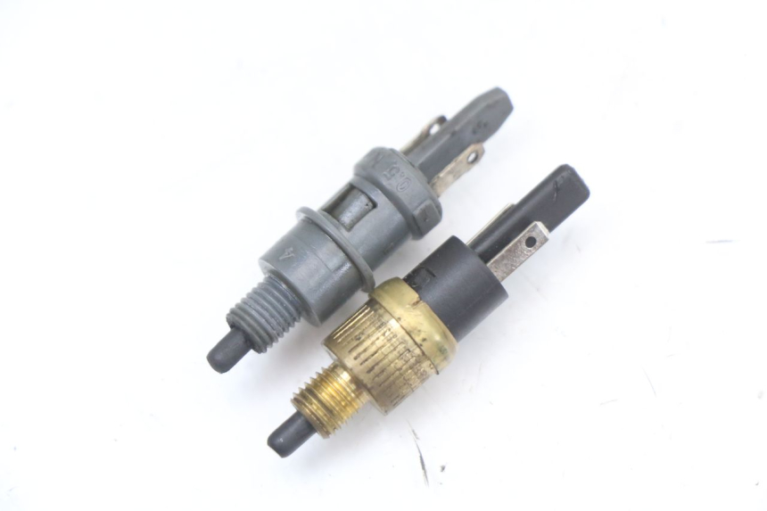 photo de INTERRUTTORE STOP PEUGEOT STREETZONE I 2T 50 (2018 - 2020) - Zoom sullo stato d'uso