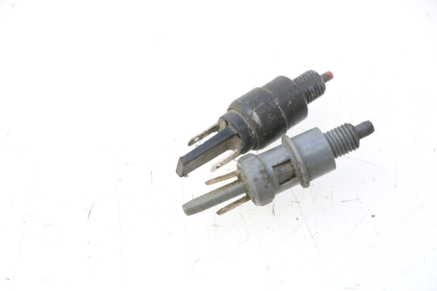 photo de INTERRUTTORE STOP PIAGGIO VESPA PRIMAVERA 2T 50 (2013 - 2018) - Dettaglio del componente