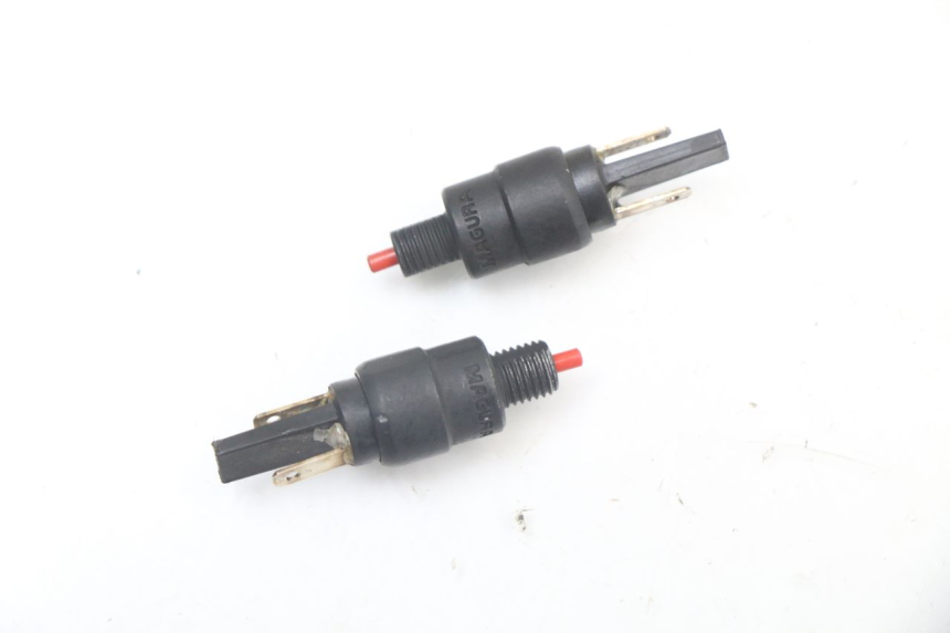 photo de INTERRUTTORE STOP PIAGGIO VESPA PRIMAVERA 4T 50 (2021 - 2024) - Zoom sullo stato d'uso