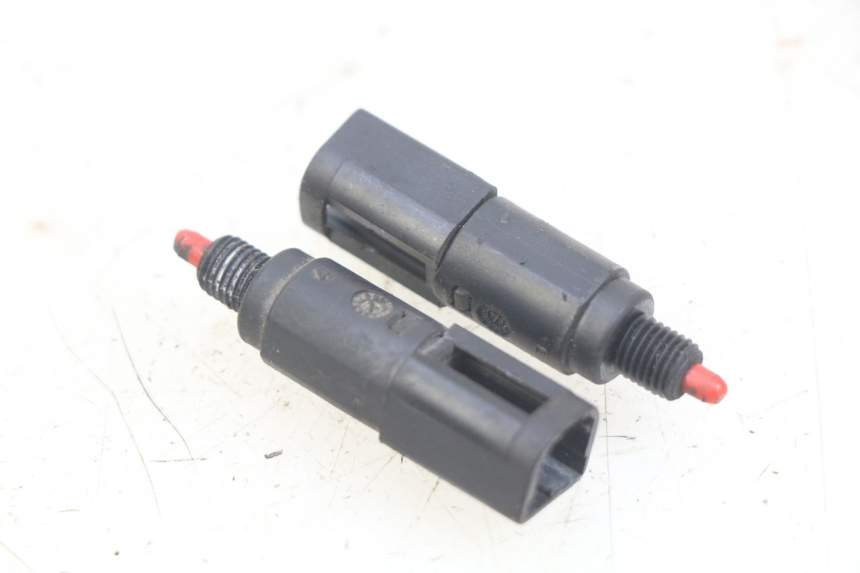 photo de INTERRUTTORE STOP PIAGGIO VESPA S 2T 50 (2007 - 2014) - Vista principale