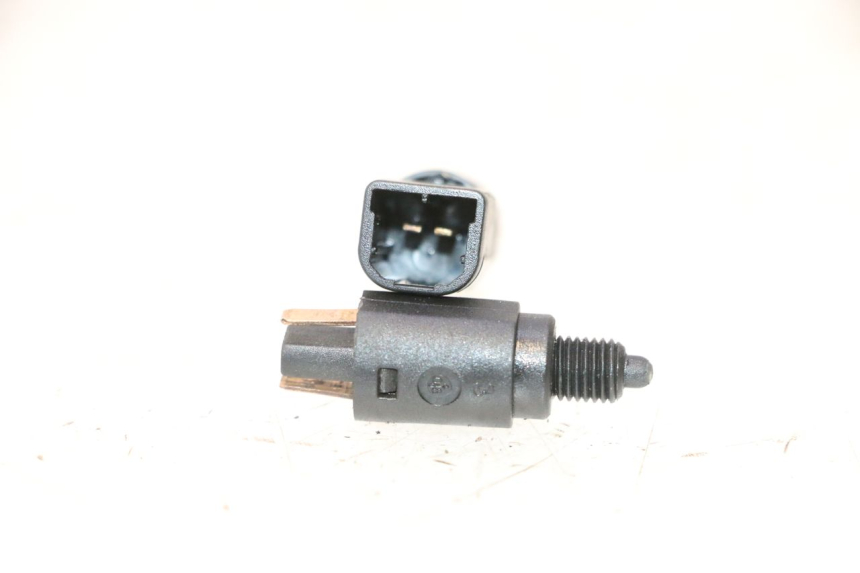 photo de INTERRUTTORE STOP PIAGGIO VESPA S 2T 50 (2007 - 2014) - Zoom sullo stato d'uso