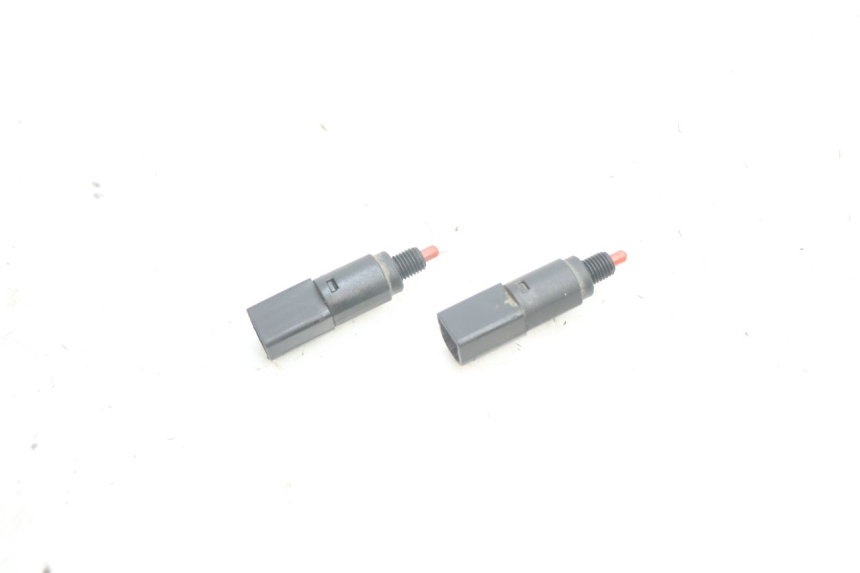 photo de INTERRUTTORE STOP PIAGGIO X8 STREET 125 (2006 - 2007) - Dettaglio del componente