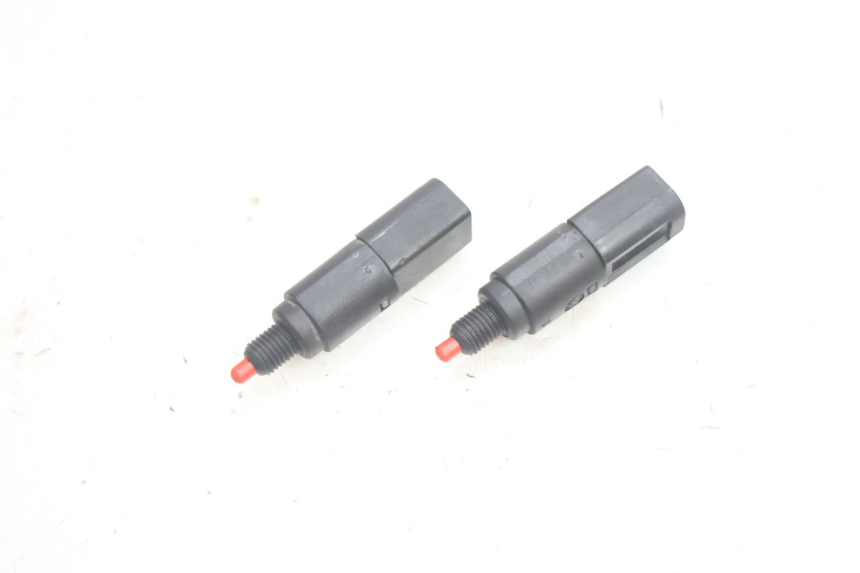 photo de INTERRUTTORE STOP PIAGGIO X9 EVOLUTION 125 (2003 - 2007) - Zoom sullo stato d'uso