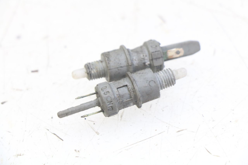 photo de INTERRUTTORE STOP PIAGGIO X9 125 (2000 - 2003) - Vista principale