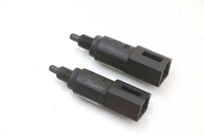 photo de INTERRUTTORE STOP PIAGGIO X9 125 (2000 - 2003) - Zoom sullo stato d'uso