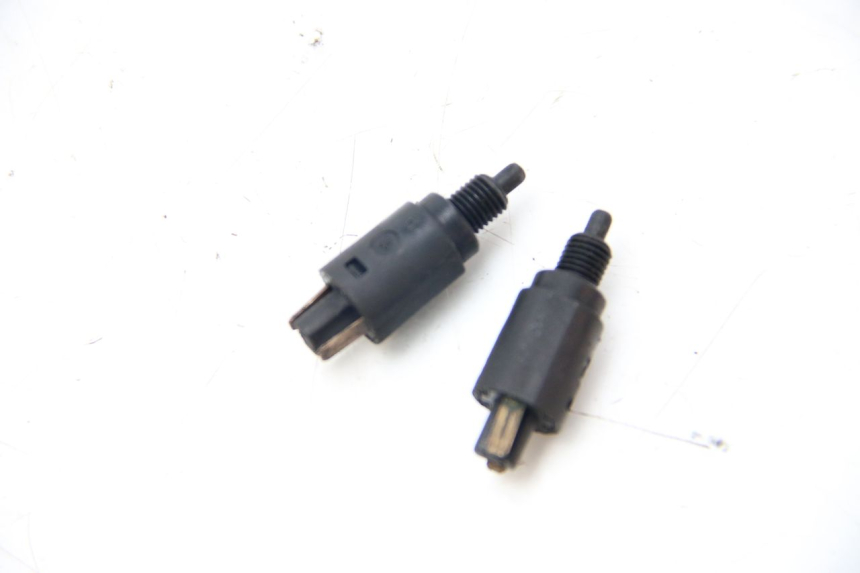 photo de INTERRUTTORE STOP PIAGGIO XEVO - X EVO 125 (2007 - 2017) - Zoom sullo stato d'uso