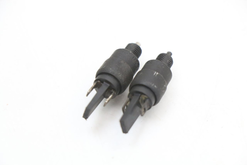 photo de INTERRUTTORE STOP PIAGGIO XEVO - X EVO 125 (2007 - 2017) - Zoom sullo stato d'uso