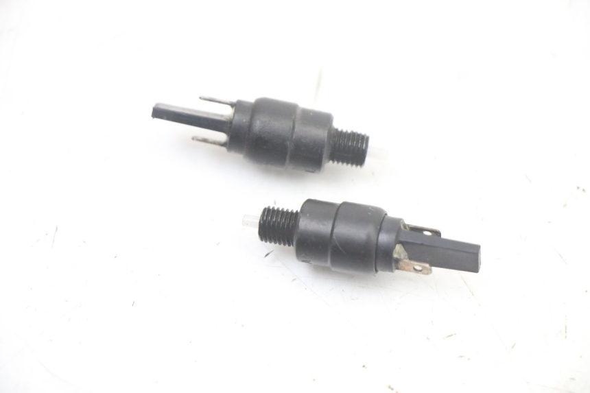 photo de INTERRUTTORE STOP PIAGGIO XEVO - X EVO 125 (2007 - 2017) - Zoom sullo stato d'uso