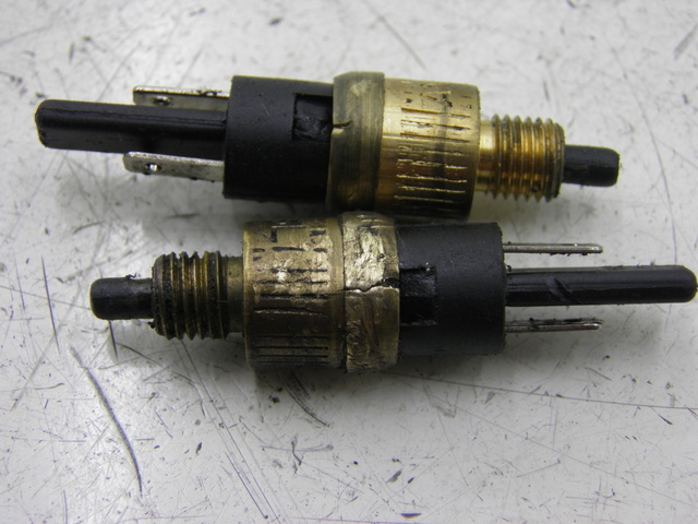 photo de Interruttore stop YAMAHA YN NEO'S 50 (1997 - 2004) - Primo piano tecnico