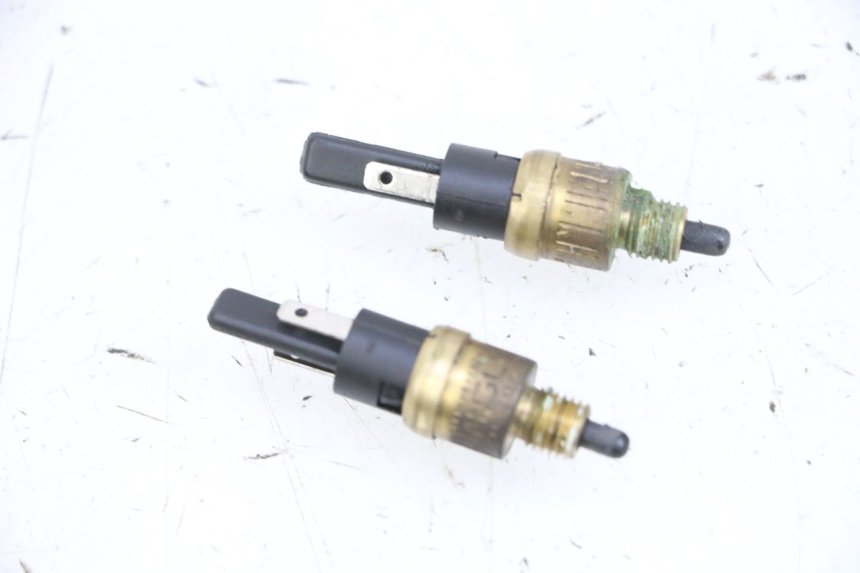 photo de INTERRUTTORE STOP YAMAHA YP MAJESTY 125 (2002 - 2006) - Vista principale