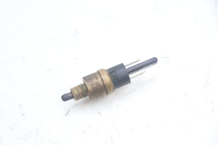 photo de INTERRUTTORE STOP YAMAHA YP MAJESTY 125 (2002 - 2006) - Vista principale