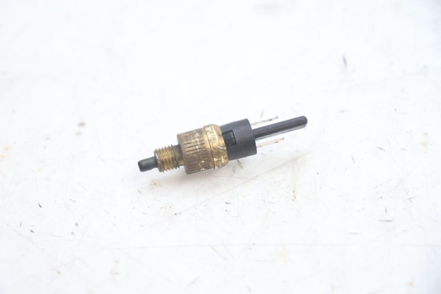 photo de INTERRUTTORE STOP YAMAHA YP MAJESTY 125 (2002 - 2006) - Dettaglio del componente