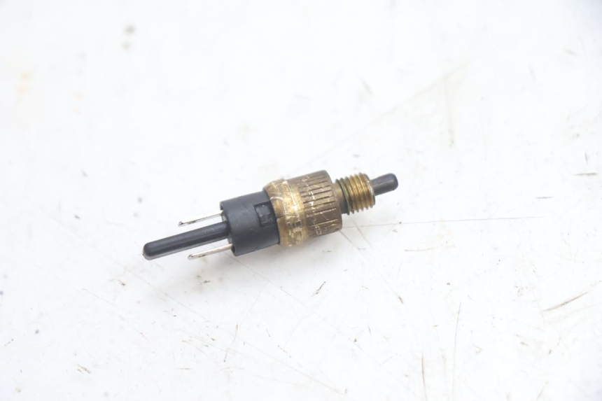photo de INTERRUTTORE STOP YAMAHA YP MAJESTY 125 (2002 - 2006) - Zoom sullo stato d'uso