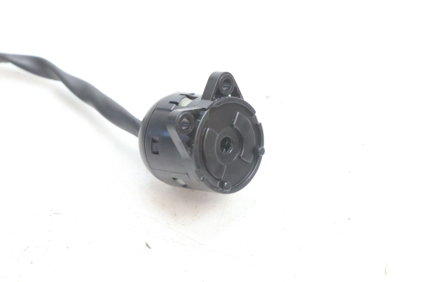 photo de INTERRUTTORE APRILIA ATLANTIC S 125 (2010 - 2013) - Zoom sullo stato d'uso