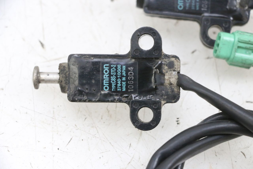 photo de INTERRUTTORE DI CONTATTO PER LA BEQUILLE SUZUKI BURGMAN 650 (2013 - 2020) - Altra angolazione