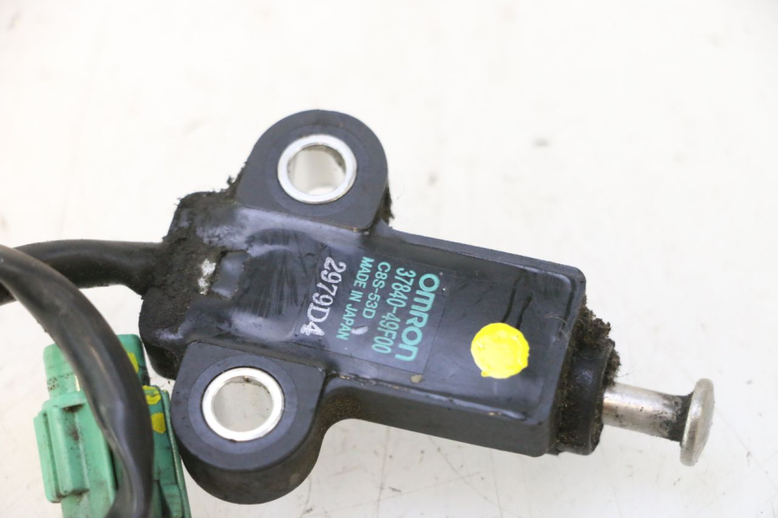 photo de INTERRUTTORE DI ACCENSIONE CAVALLETTO SUZUKI BURGMAN 125 (2007 - 2014) - Primo piano tecnico