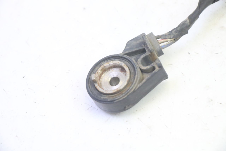 photo de INTERRUTTORE CAVALLETTO SYM GTS EVO 125 (2009 - 2013) - Primo piano tecnico