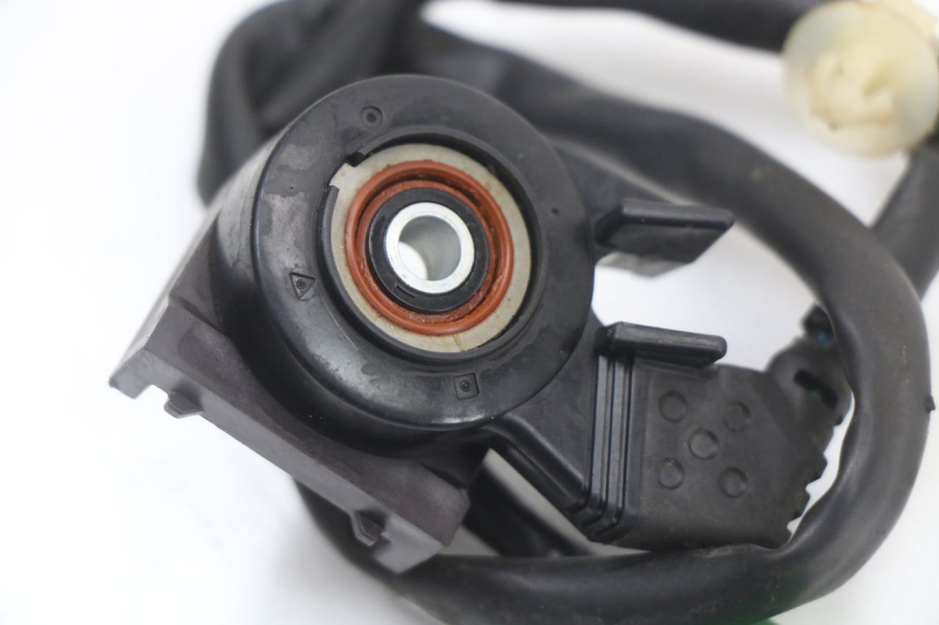 photo de INTERROMPI IL CONTATTO DELLA CAVALLETTO HONDA PCX (JF47) 125 (2012 - 2013) - Zoom sullo stato d'uso